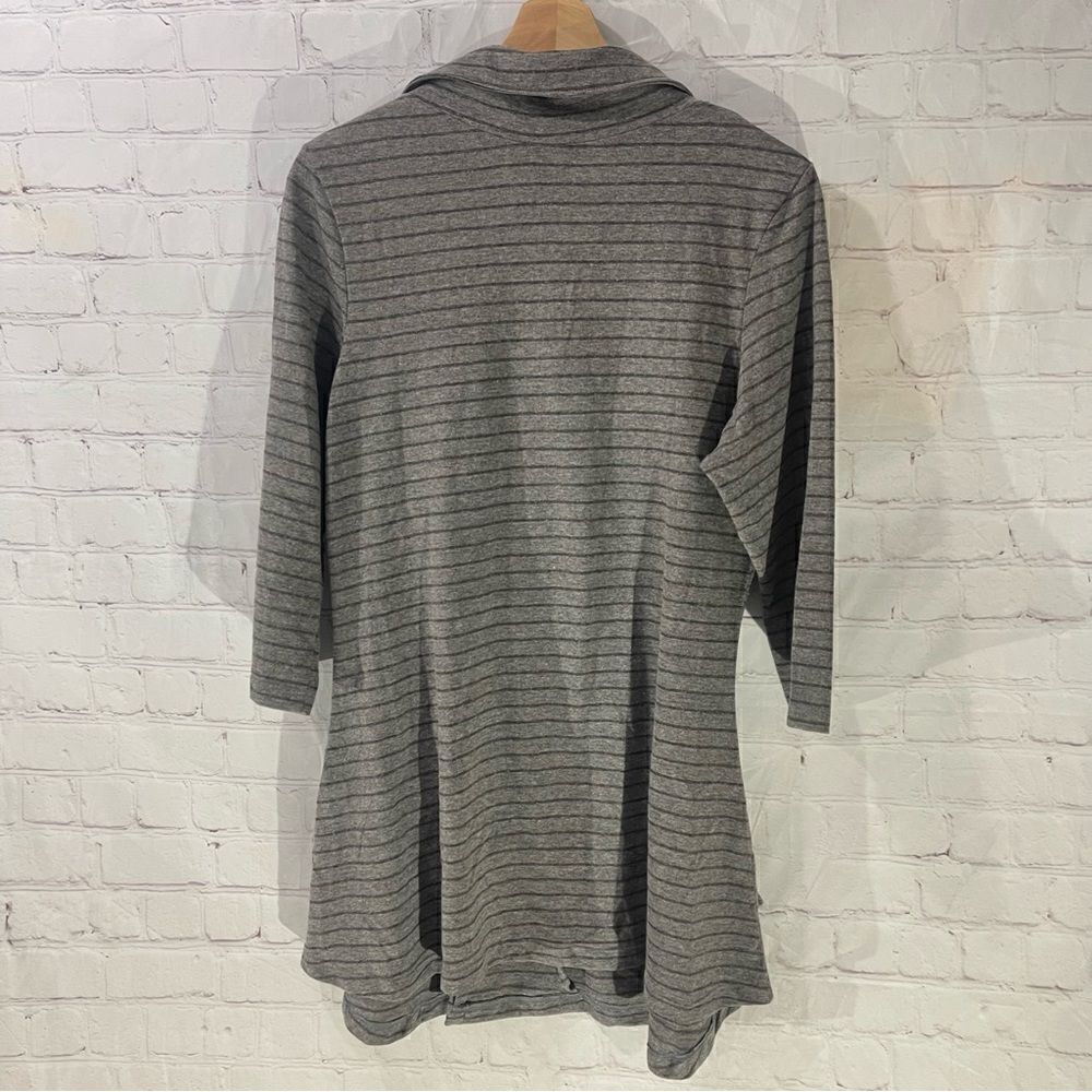 Lur. Tunic Top - Picture 2 of 5
